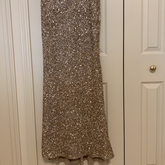 Theia Sequined Gown - Picture 4 of 12